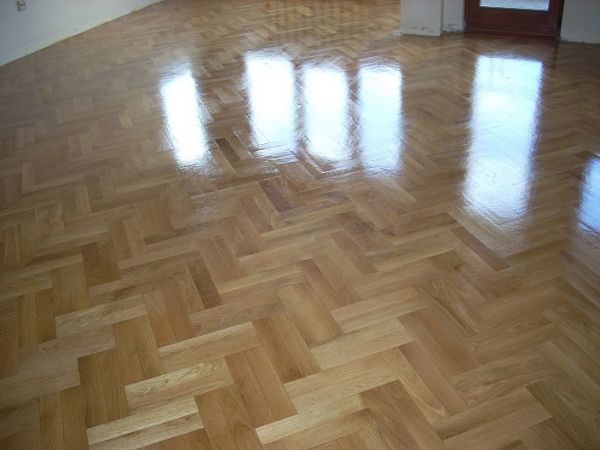 Цикли и Лакира паркет и дюшеме