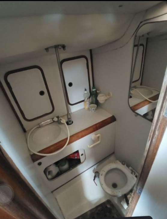 Продавам лодка Beneteau 43.