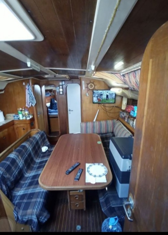Продавам лодка Beneteau 43.